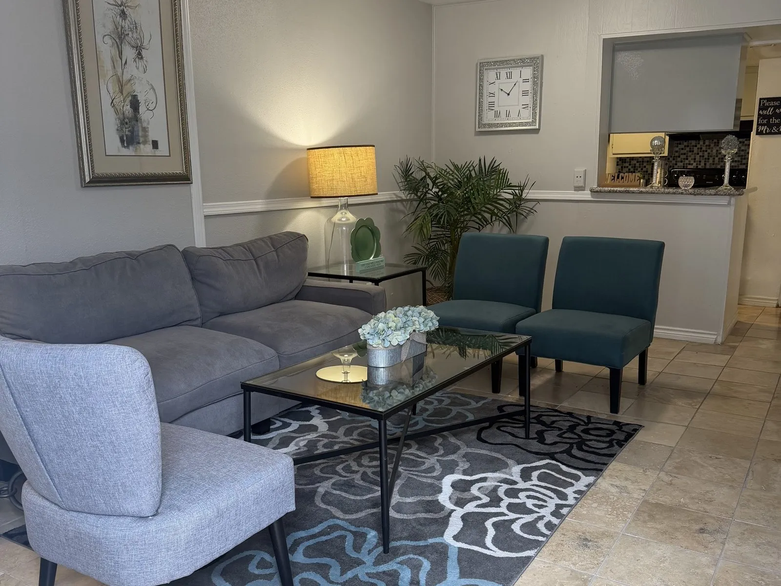 La Primavera — Living room